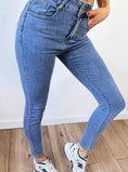 Load image into Gallery viewer, Push up Jeans
